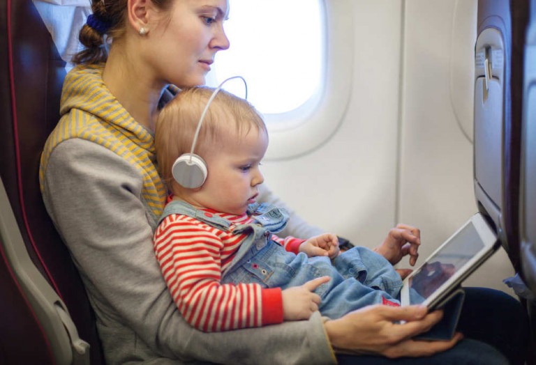 survivre-bébé-avion-une