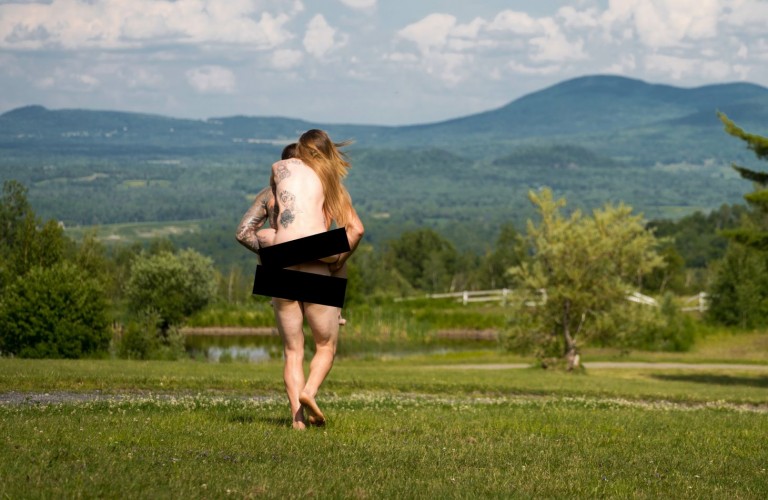 celibataires-et-nus-quebec-une