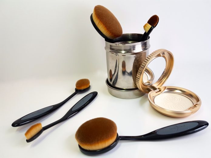 pinceaux-brosse-elle-r-une pinceaux-brosse-elle-r-une