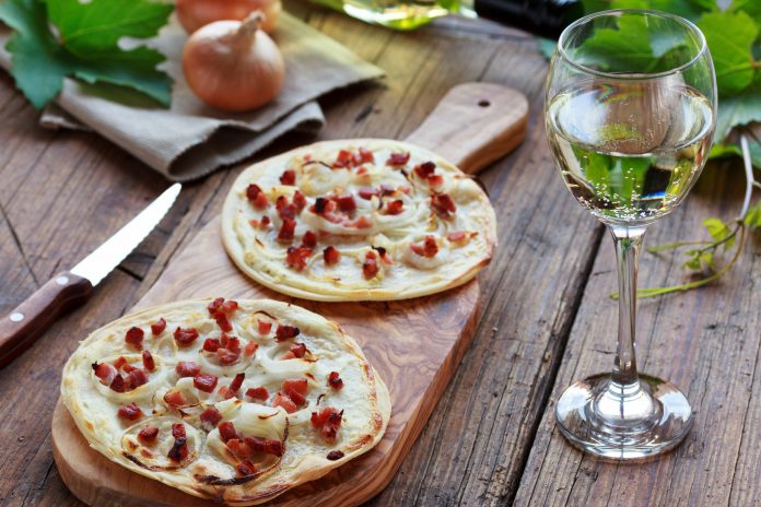 apero-alsace-tarte-flambee-vin-blanc
