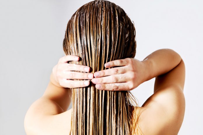 traitement-cheveux-automne-douche Traitements pour cheveux miracle