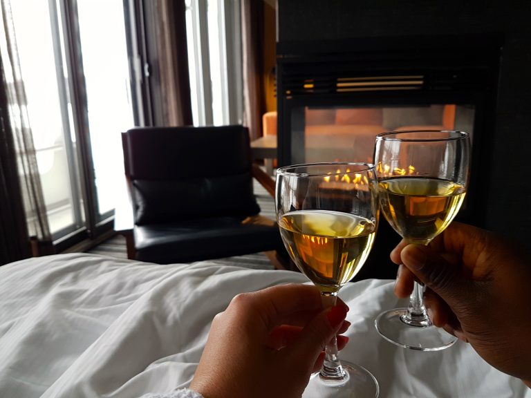 Estérel, vin dans la chambre