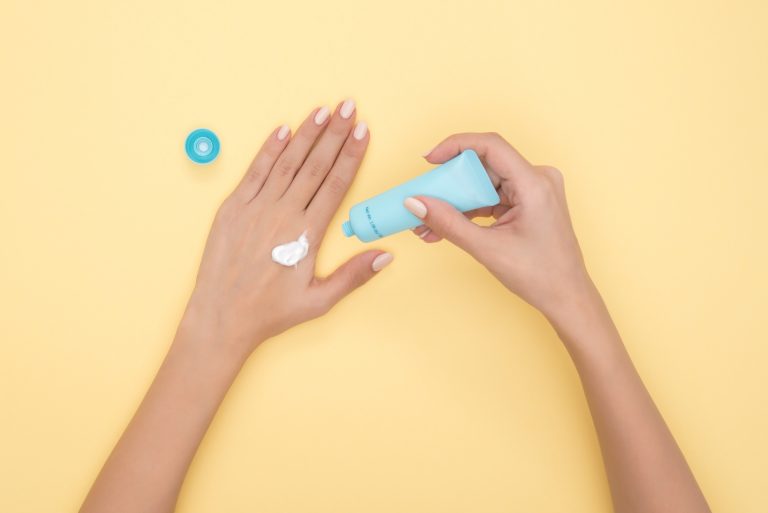 Sécheresse hivernale – 8 produits MIRACLES pour rester hydraté de la tête aux pieds