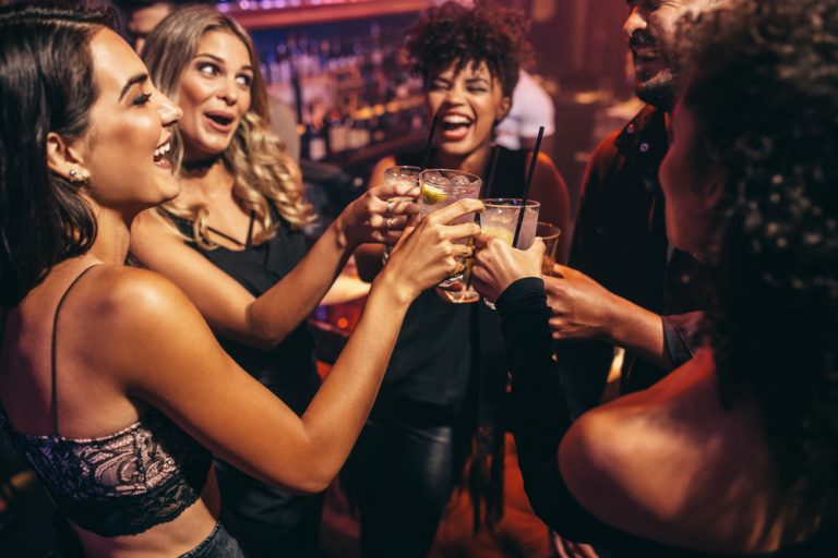 Ce resto te permet de manger et boire avec tes chums de filles pour… 5$!!!