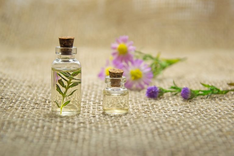 3 huiles essentielles indispensables à avoir chez soi