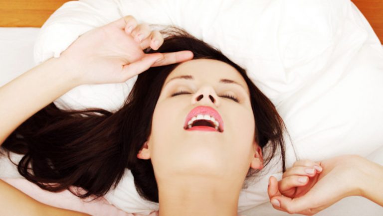 Pourquoi les femmes simulent-elles l’orgasme?