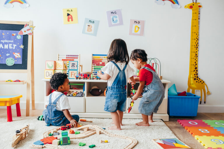 Ce que tu dois savoir avant d’envoyer ton enfant à la garderie