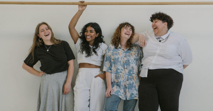 cheers amitie-gemma-chua-tran-jNVgCpQ0LhQ-unsplash