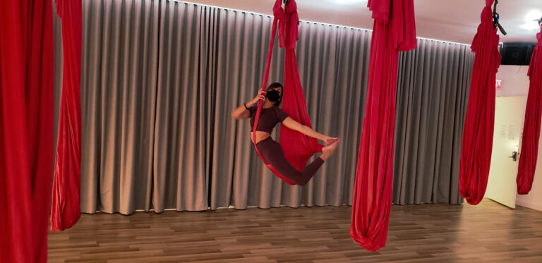 On a testé pour vous : le Yoga Aérien!
