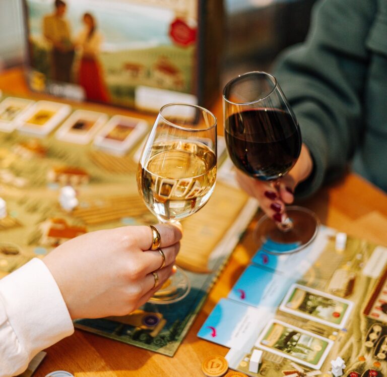 Jeux de société : l’option idéale pour une première date!