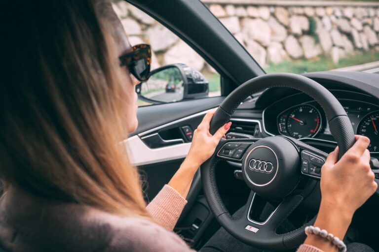 Voiture d&rsquo;occasion – Quelles questions poser au concessionnaire avant d&rsquo;acheter?