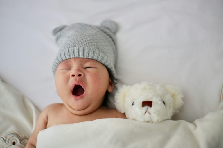 3 astuces virales de TikTok pour faire dormir bébé